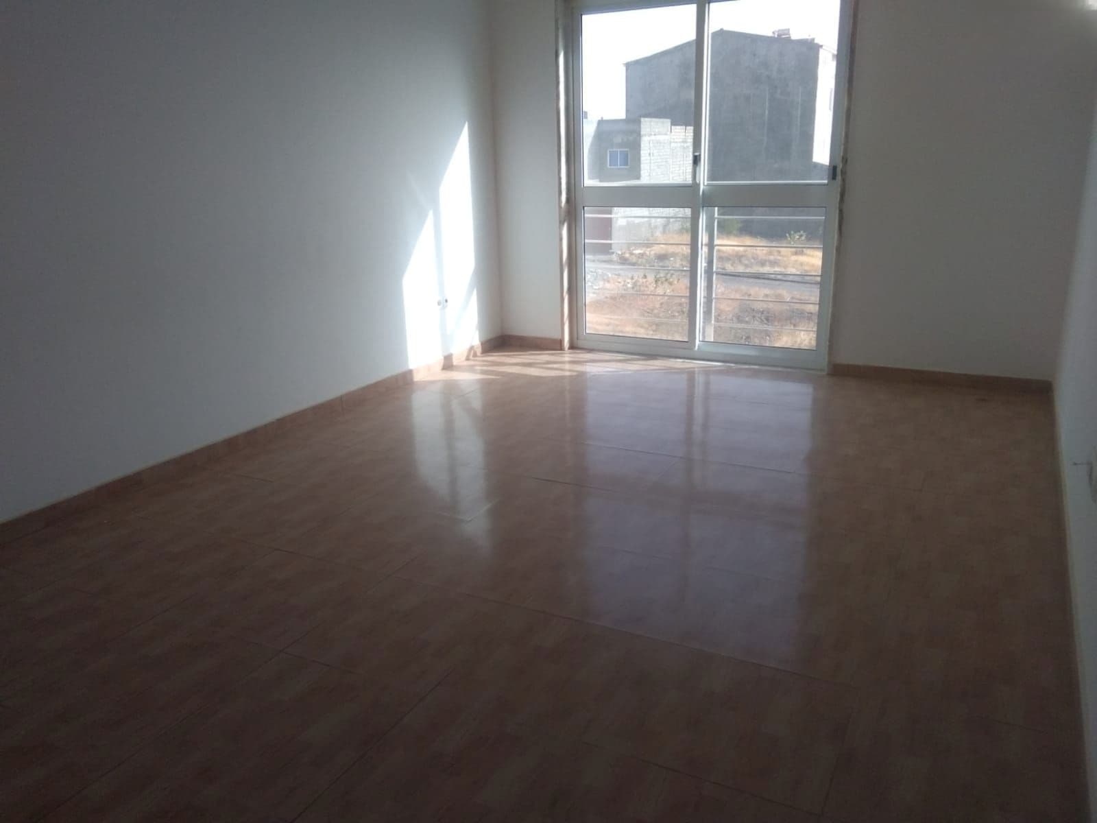 Apartamento T2 para arrendamento na Praia, Santiago