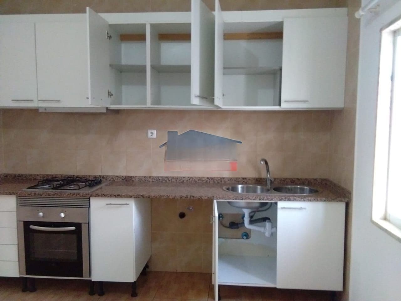 Apartamento T2 para arrendamento na Praia, Santiago